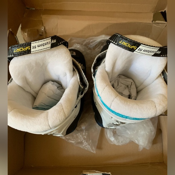 Salomon Womens Ski Boots, Mondo 22 - Picture 2 of 7